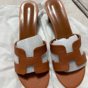 Sandals brand new size 9